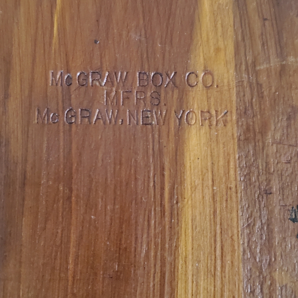 McGraw Company Wooden Keepsake  Box with Metal Accents VINTAGE - Picture 2 of 8